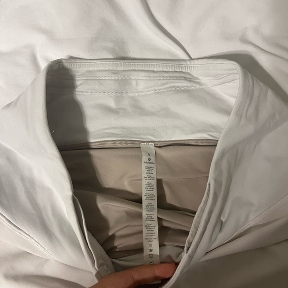 Lululemon size 6 high rise white shorts - Picture 3 of 4